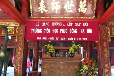 Lễ dâng hương và kết nạp Đội trường tiểu học Phúc Đồng, Hà Nội