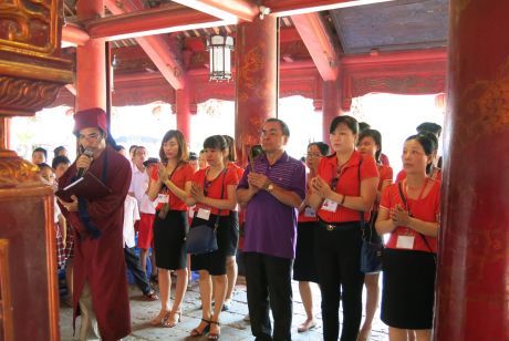 Trường tiểu học Tô Hiến Thành tổ chức lễ dâng hương khuyến học tại Văn Miếu Hà Nội