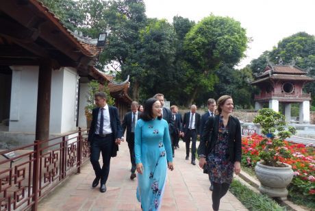 DANISH MINISTER OF HEALTH VISITED VAN MIEU - QUOC TU GIAM