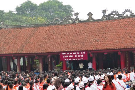 THE PLEASURE OF BECOMING A MEMBER OF HO CHI MINH PIONEER’S ORGANIZATION AT THE FIRST UNIVERSITY OF VIETNAM