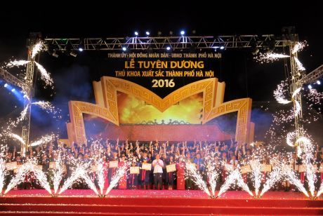 Lễ tuyên dương thủ khoa xuất sắc thành Phố Hà Nội 2016 (28.08.2016)