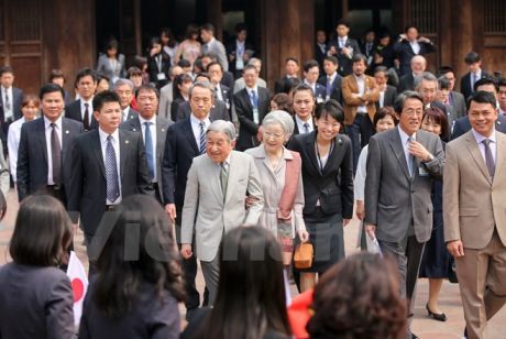 Nhật Hoàng thăm quan khu di tích quốc gia đặc biệt Văn Miếu – Quốc Tử Giám