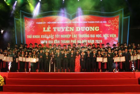 THE GLORIFICATION CEREMONY FOR BEST GRADUATES FROM THE UNIVERSITIES AND ACADEMIES IN HANOI IN 2019