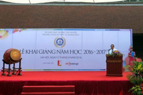 Lễ khai giảng năm học 2016-2017 và trao học bổng của trường THCS & THPT Tạ Quang Bửu (05.09.2016)