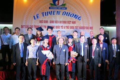 Lễ tuyên dương học sinh – sinh viên họ Đinh Việt Nam đạt giải cao trong kỳ thi Olimpic Quốc tế và thủ khoa tốt nghiệp đại học năm học 2015 – 2016.