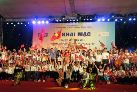 Lễ khai mạc trại hè VN 2016 - Tuổi trẻ Kiều bào với Di sản Văn hóa Dân tộc (12.07.2016)
