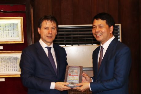 PRIME MINISTER OF ITALY VISTED VAN MIEU