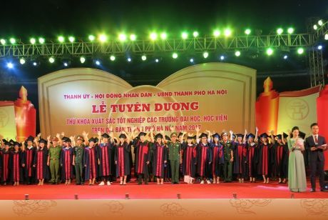 Lễ tuyên dương Thủ khoa xuất sắc tốt nghiệp các trường đại học, học viện trên địa bàn Thành phố Hà Nội năm 2017