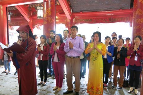 Lễ dâng hương và kết nạp đội viên mới trường tiểu học Liên Chung – Bắc Giang
